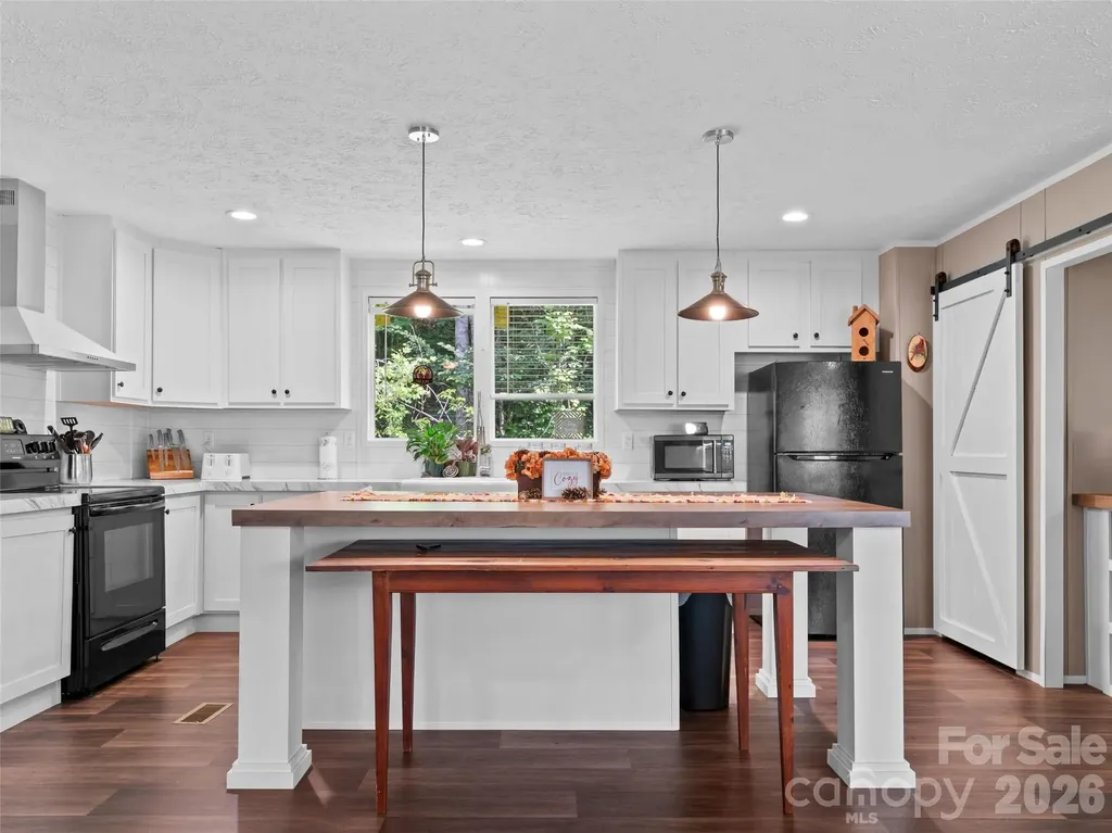 64 Tupper Lane Hendersonville NC 28792