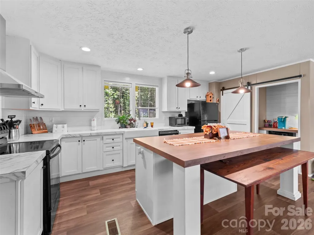64 Tupper Lane Hendersonville NC 28792
