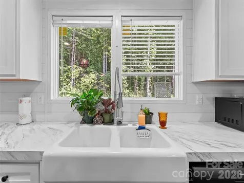 64 Tupper Lane Hendersonville NC 28792