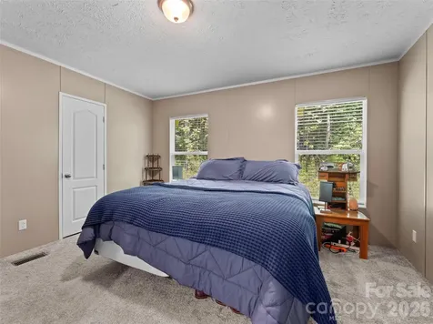 64 Tupper Lane Hendersonville NC 28792