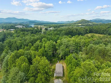 64 Tupper Lane Hendersonville NC 28792