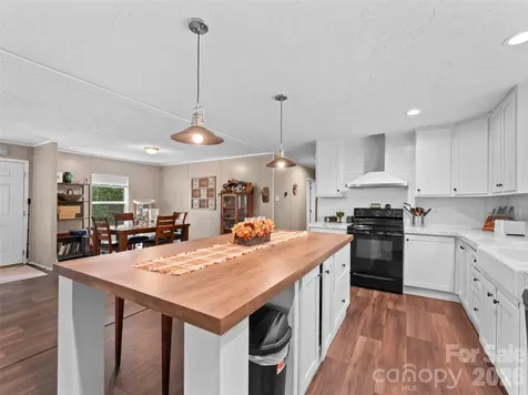 64 Tupper Lane Hendersonville NC 28792