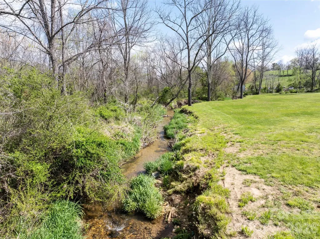 00 Blue Trail Asheville NC 28806