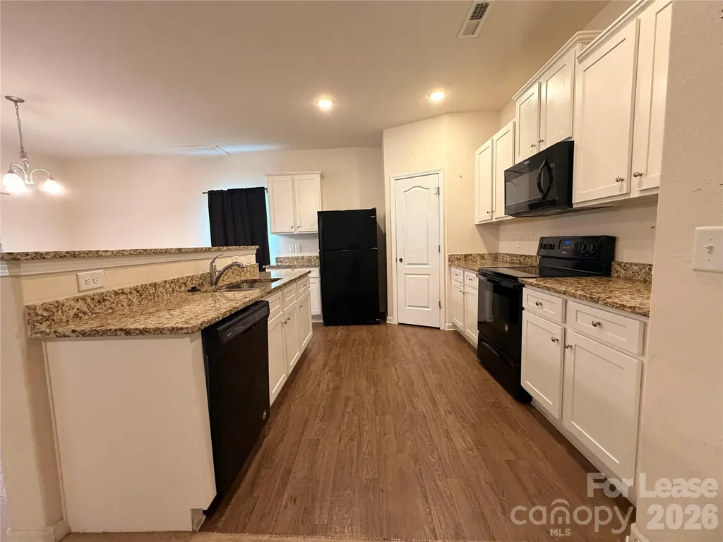 6562 Paw Village Road Charlotte NC 28214
