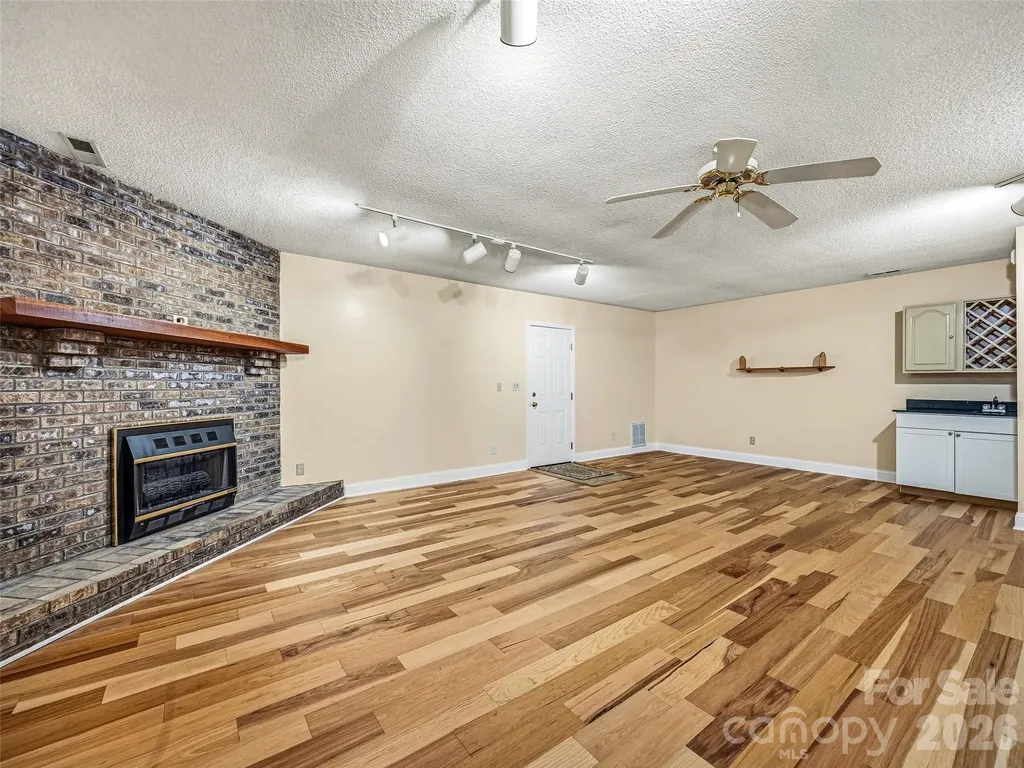 206 Camellia Way Laurel Park NC 28739