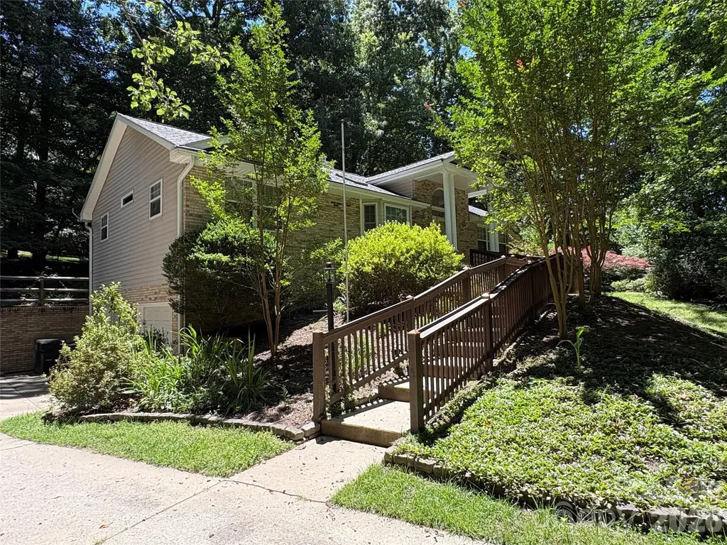 206 Camellia Way Laurel Park NC 28739