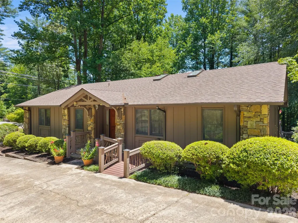 3 Westbridge Drive Hendersonville NC 28739