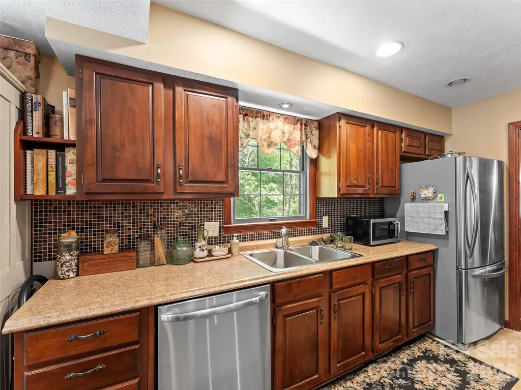 3 Westbridge Drive Hendersonville NC 28739