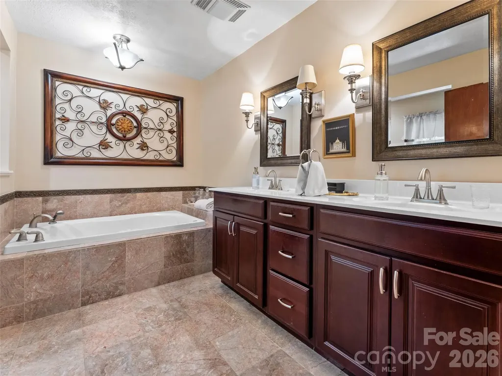 3 Westbridge Drive Hendersonville NC 28739