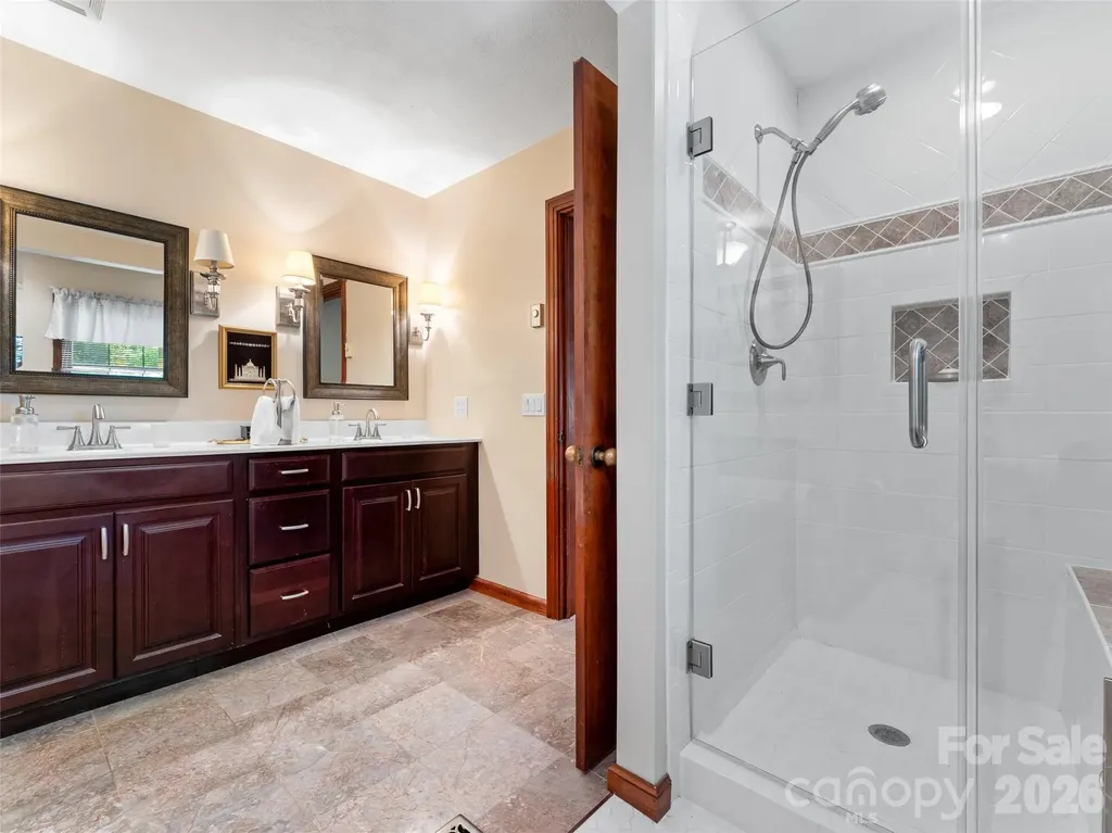 3 Westbridge Drive Hendersonville NC 28739