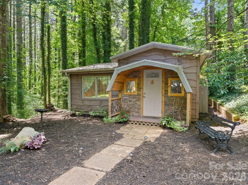 3 Westbridge Drive Hendersonville NC 28739