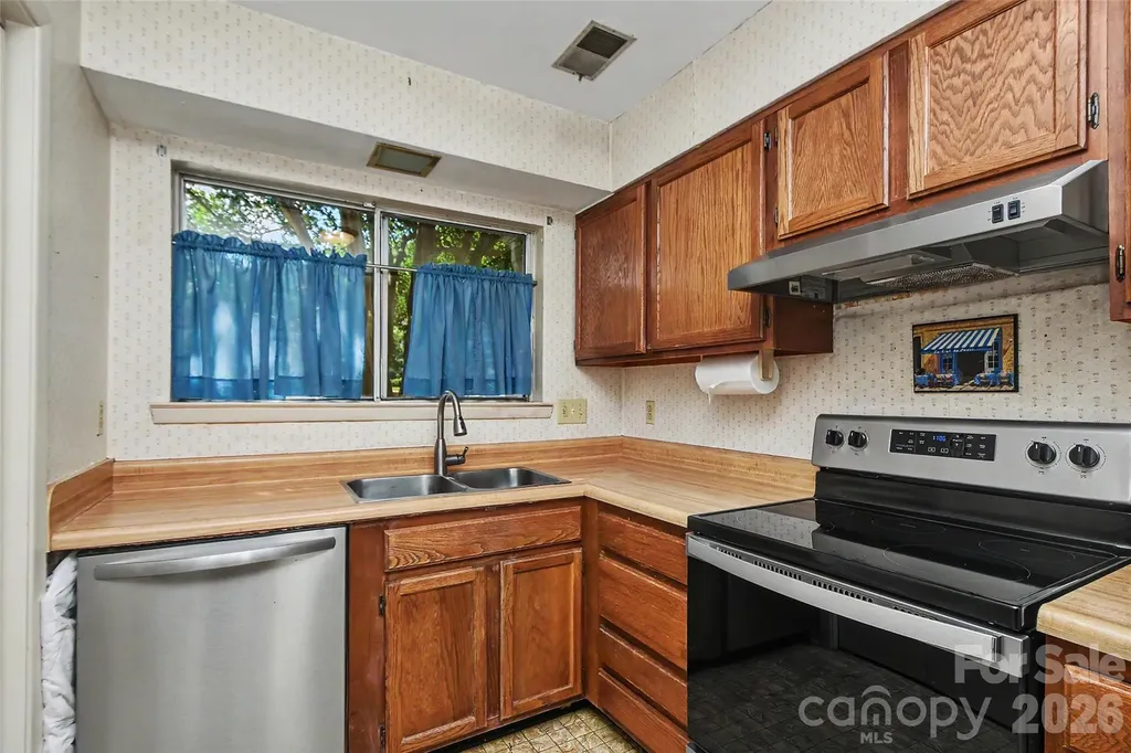807 Sardis Cove Drive Charlotte NC 28270