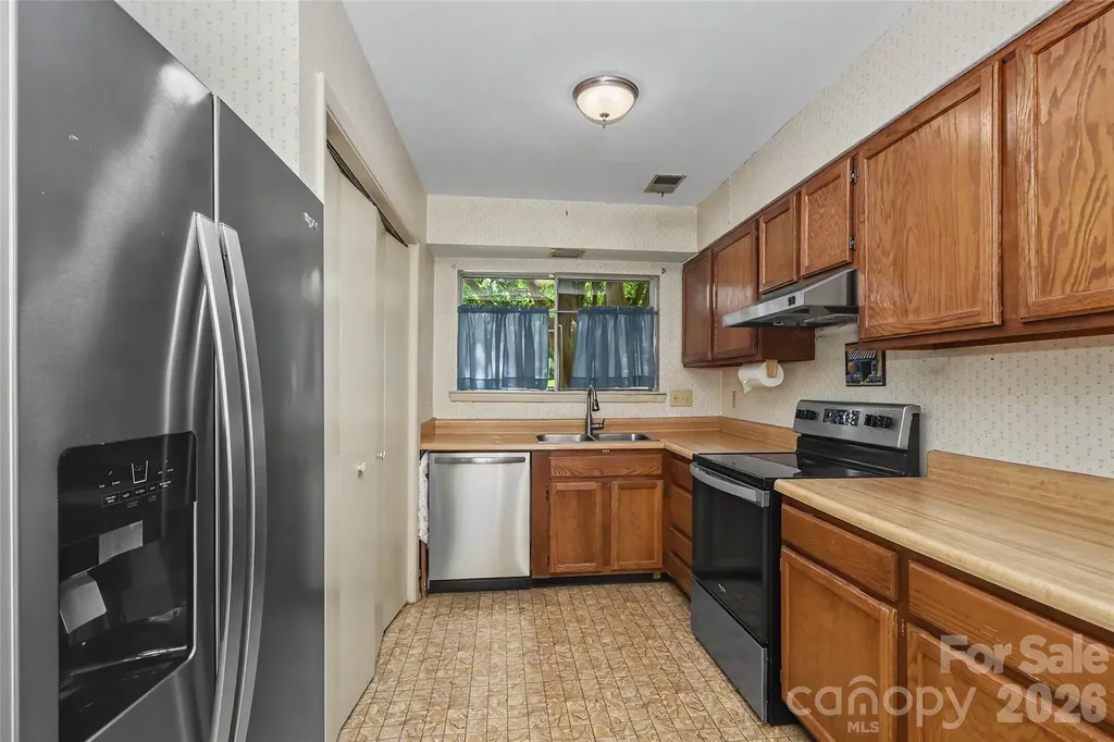 807 Sardis Cove Drive Charlotte NC 28270