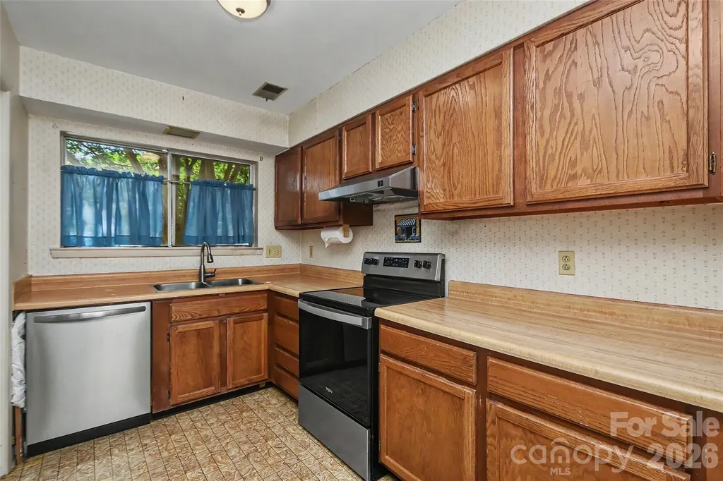 807 Sardis Cove Drive Charlotte NC 28270