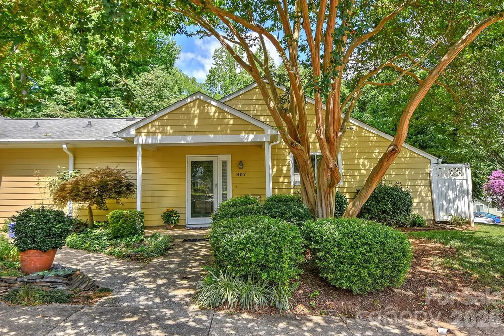 807 Sardis Cove Drive Charlotte NC 28270