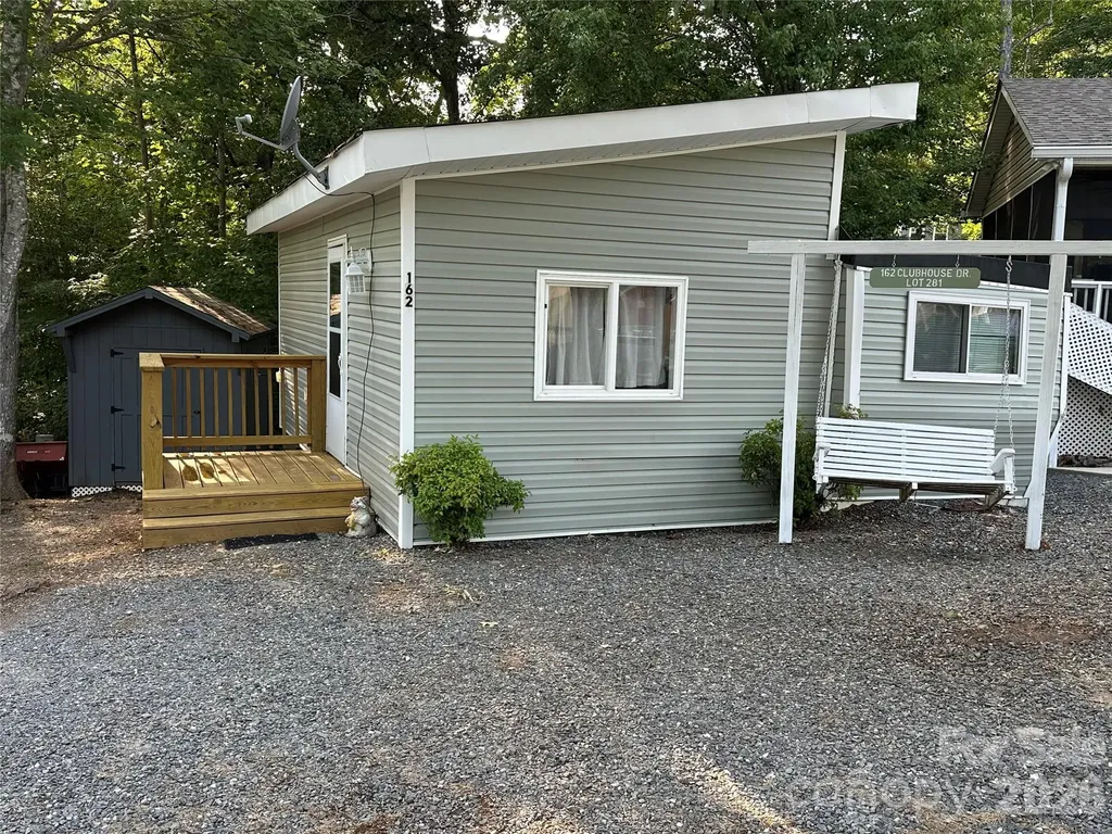 162 Clubhouse Drive New London NC 28127