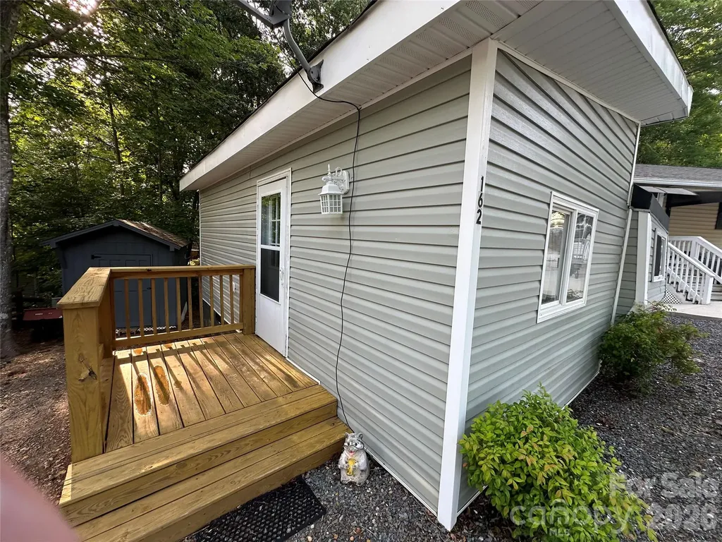 162 Clubhouse Drive New London NC 28127