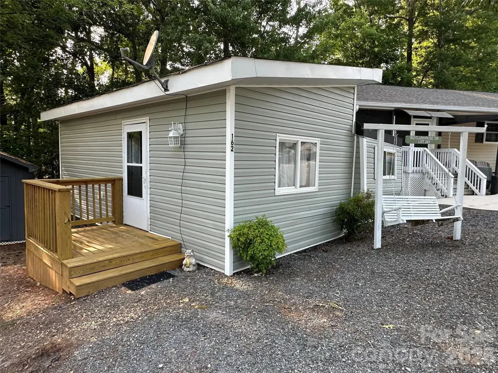 162 Clubhouse Drive New London NC 28127