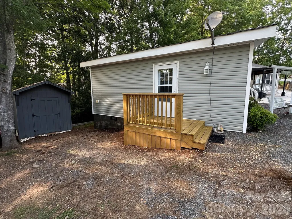 162 Clubhouse Drive New London NC 28127