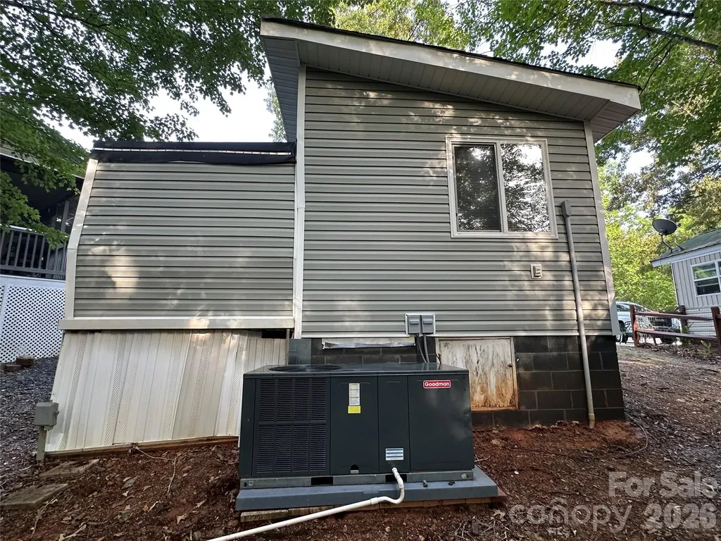 162 Clubhouse Drive New London NC 28127