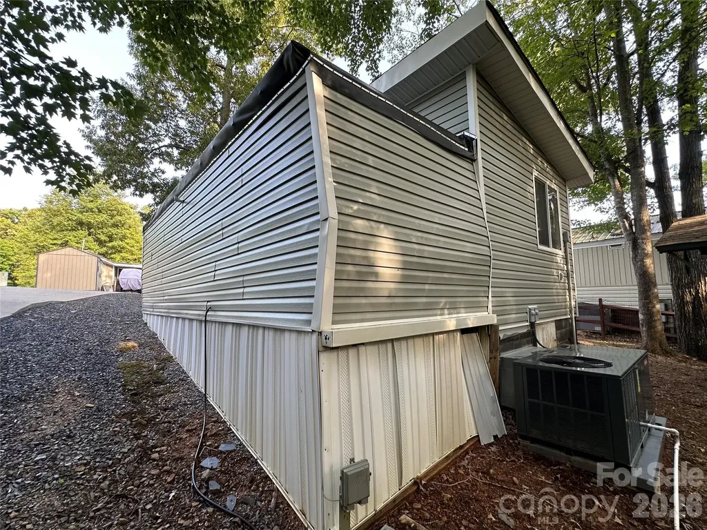 162 Clubhouse Drive New London NC 28127