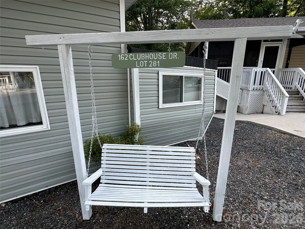 162 Clubhouse Drive New London NC 28127