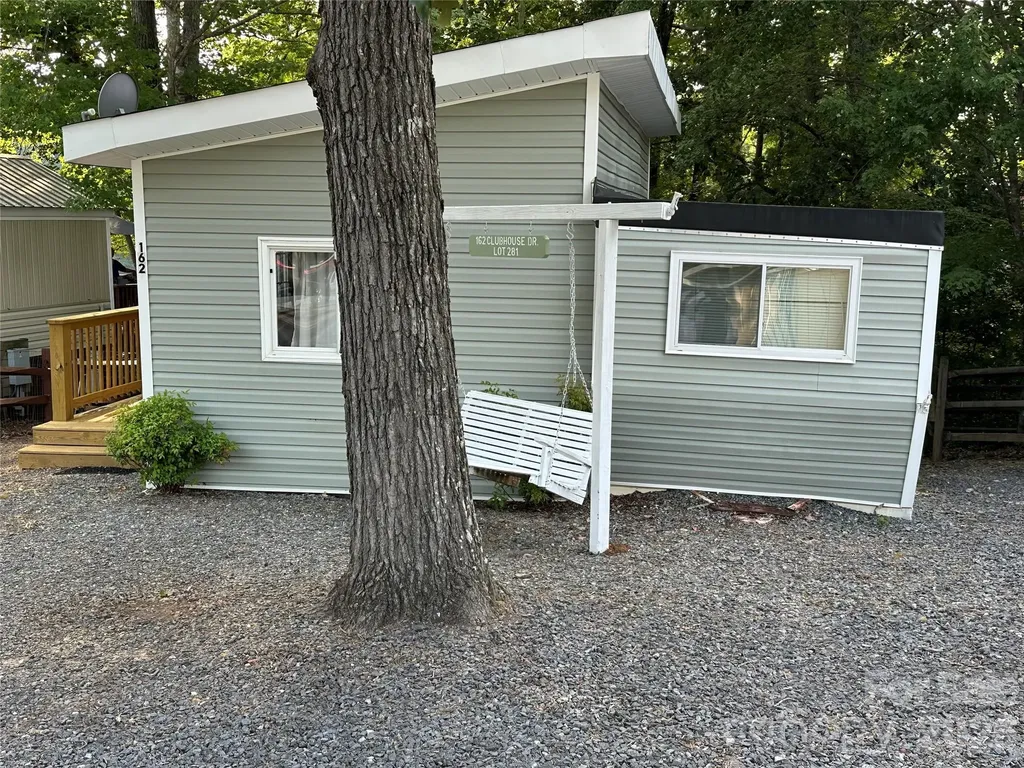 162 Clubhouse Drive New London NC 28127