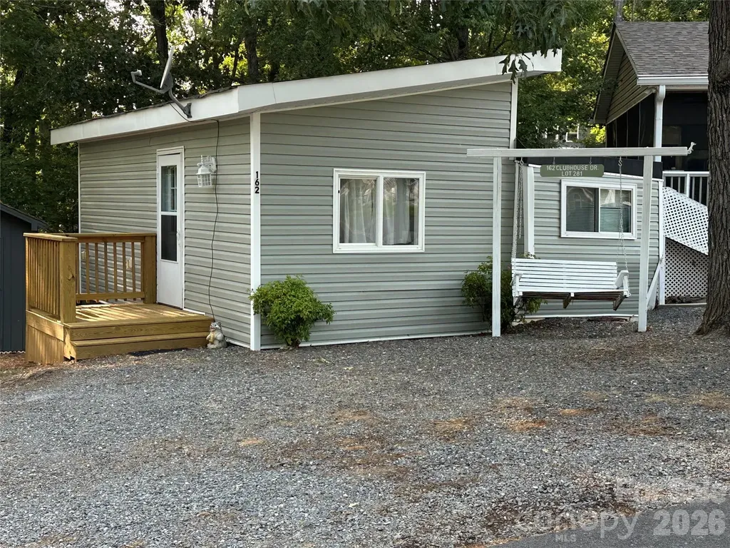 162 Clubhouse Drive New London NC 28127