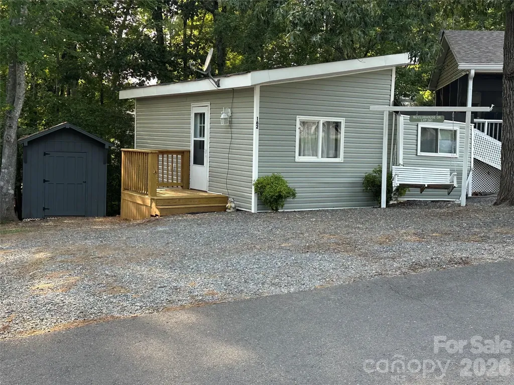 162 Clubhouse Drive New London NC 28127