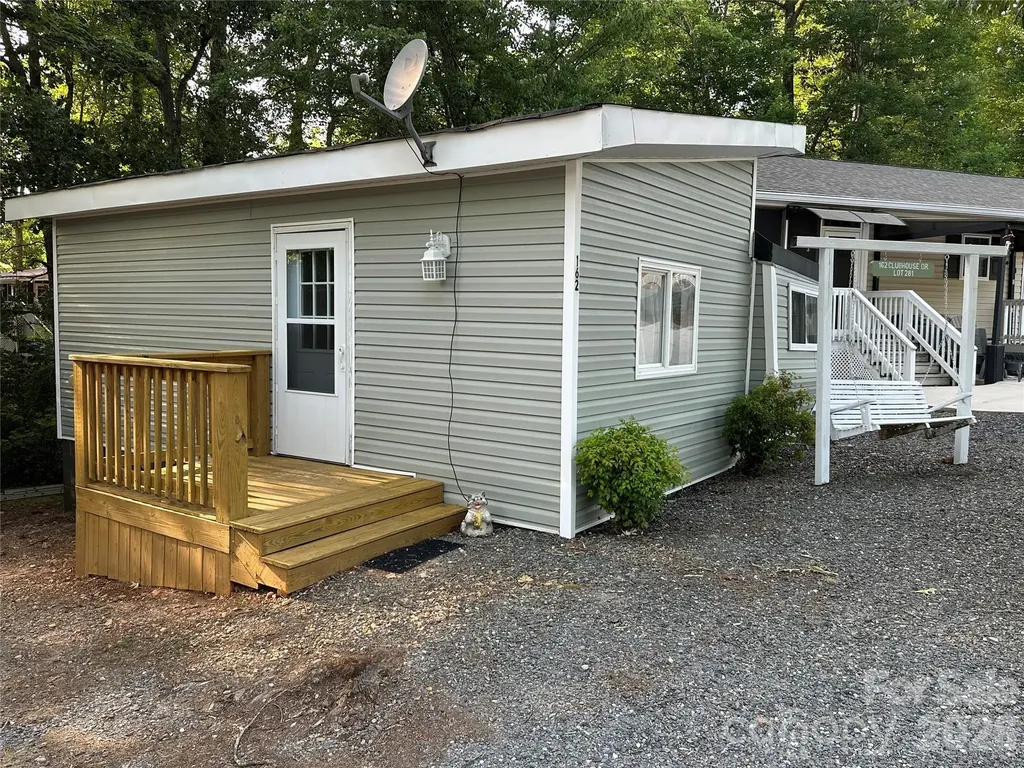 162 Clubhouse Drive New London NC 28127