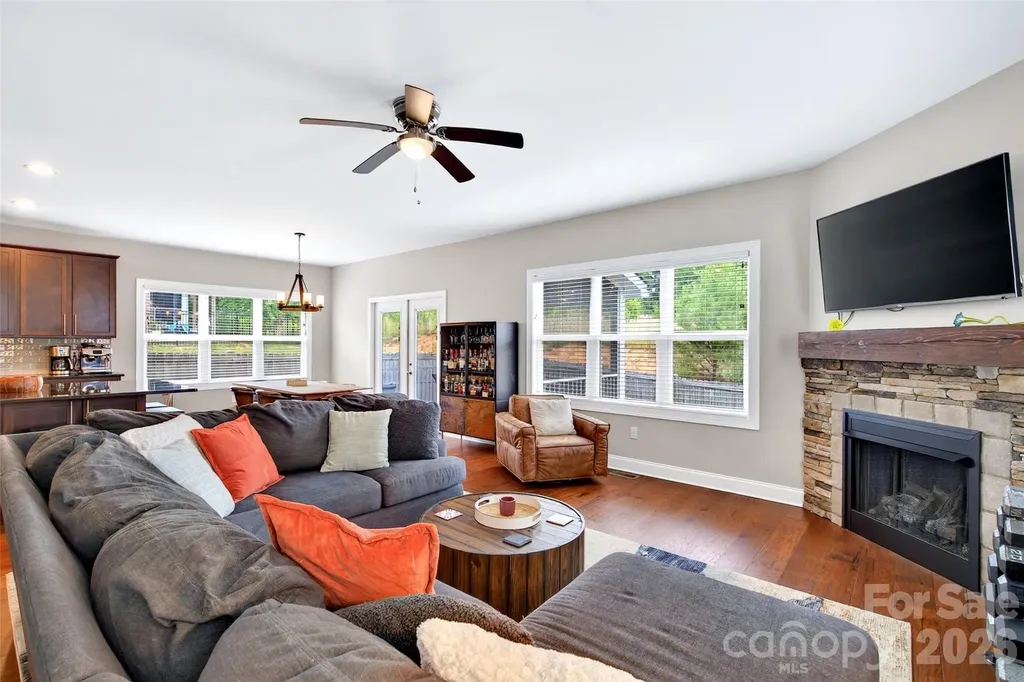 22 Tudor Way Black Mountain NC 28711