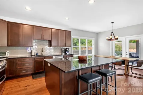 22 Tudor Way Black Mountain NC 28711