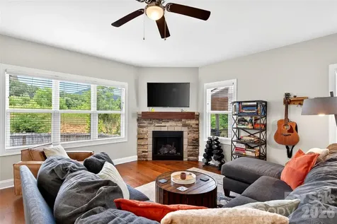 22 Tudor Way Black Mountain NC 28711
