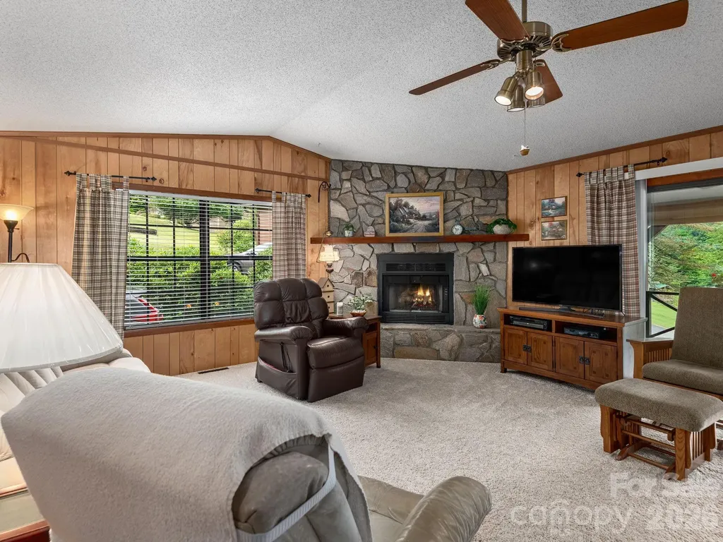 85 Hillcrest Road Maggie Valley NC 28751