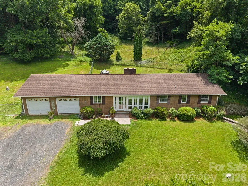 528 Baccus Siding Road Green Mountain NC 28740