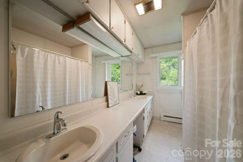 528 Baccus Siding Road Green Mountain NC 28740