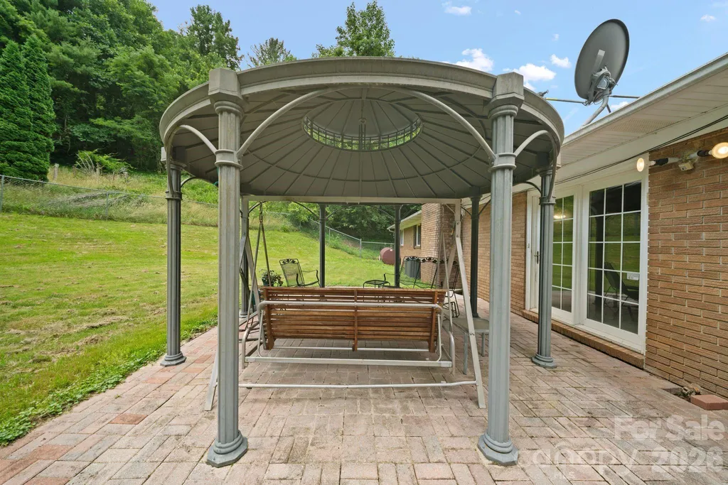 528 Baccus Siding Road Green Mountain NC 28740