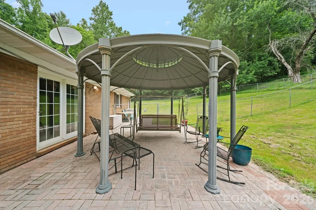 528 Baccus Siding Road Green Mountain NC 28740