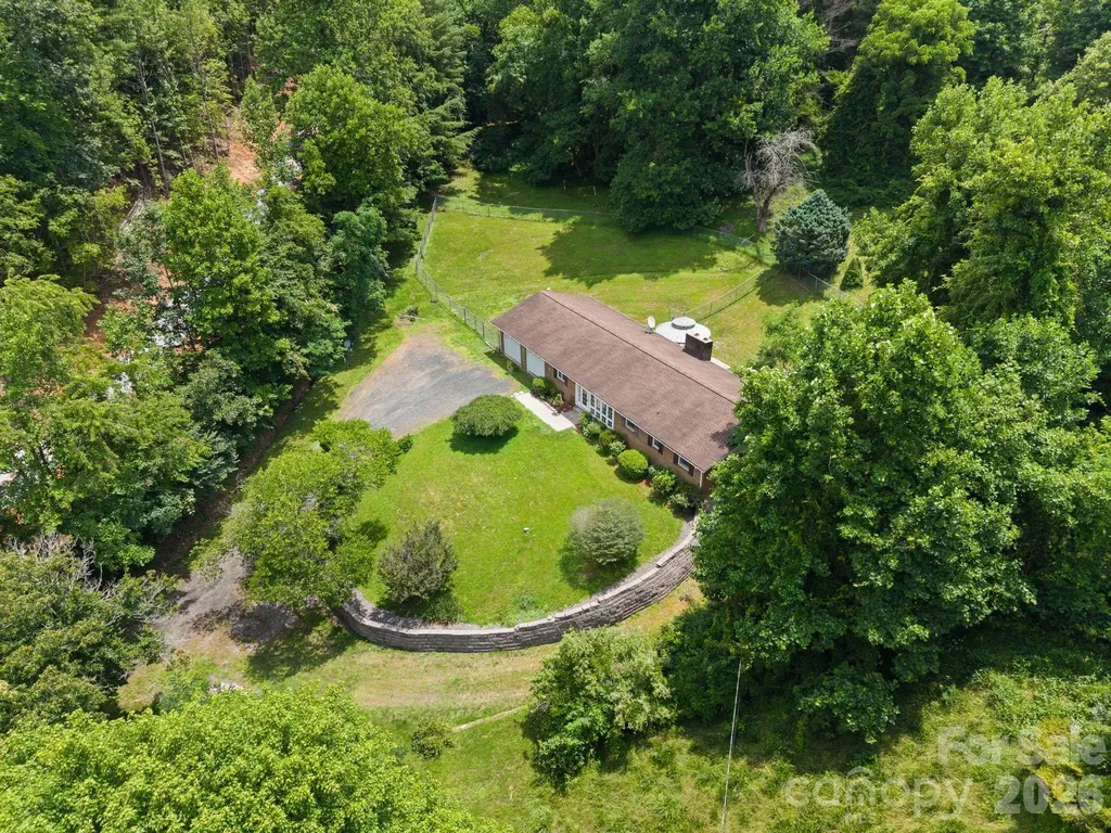 528 Baccus Siding Road Green Mountain NC 28740