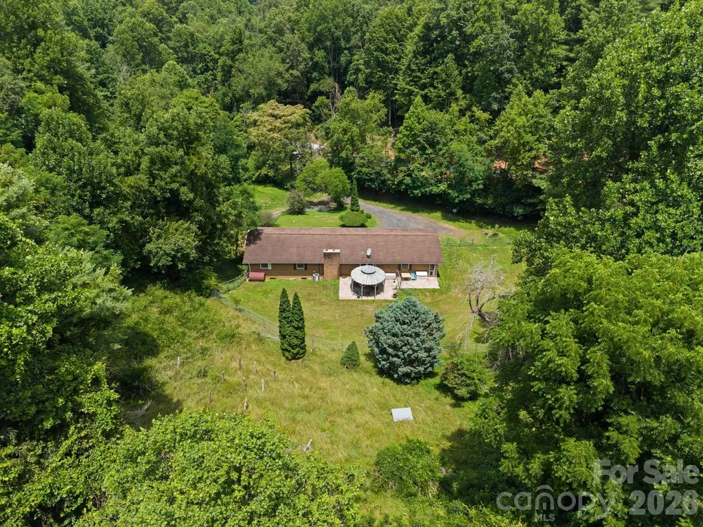 528 Baccus Siding Road Green Mountain NC 28740