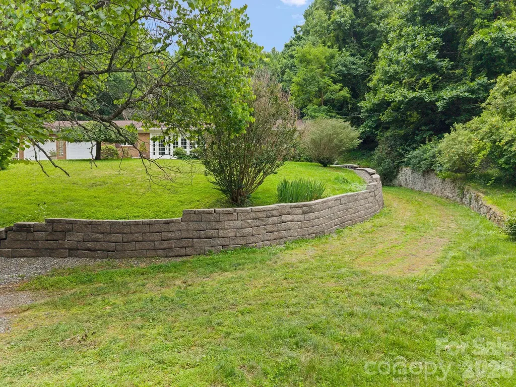 528 Baccus Siding Road Green Mountain NC 28740