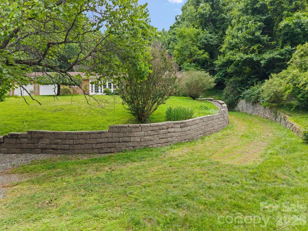 528 Baccus Siding Road Green Mountain NC 28740