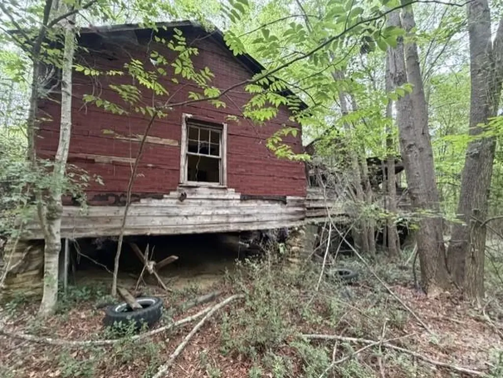 1100 Blacksburg Road Grover NC 28073