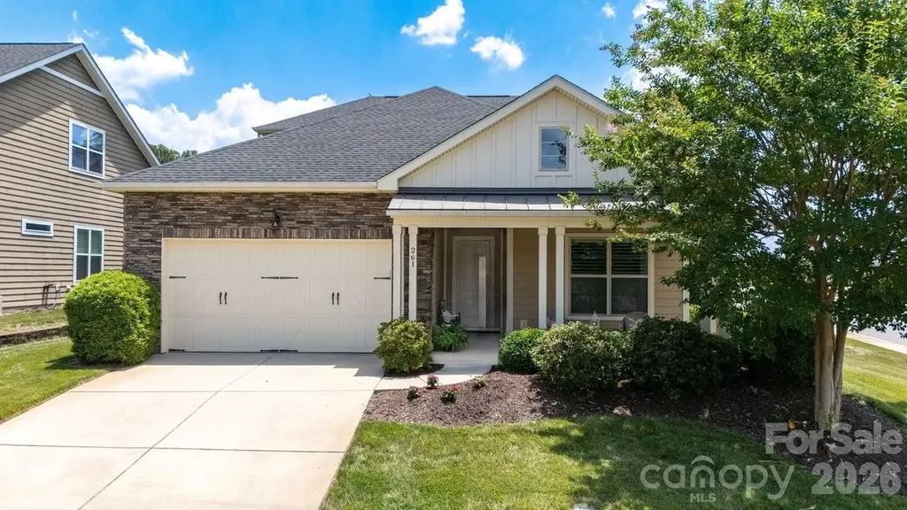 261 Stone Mountain Way Denver NC 28037