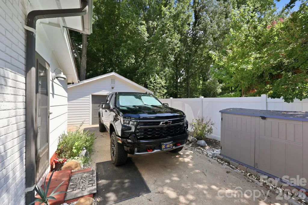 4116 Tipperary Place Charlotte NC 28215