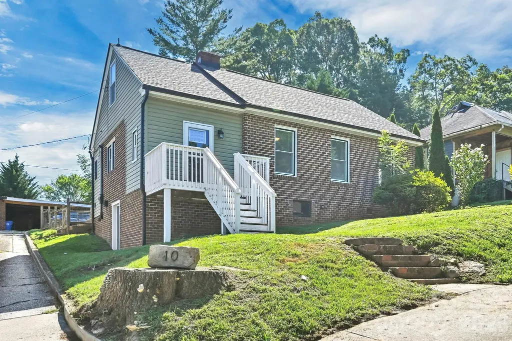 10 Enka Oak Street Candler NC 28715