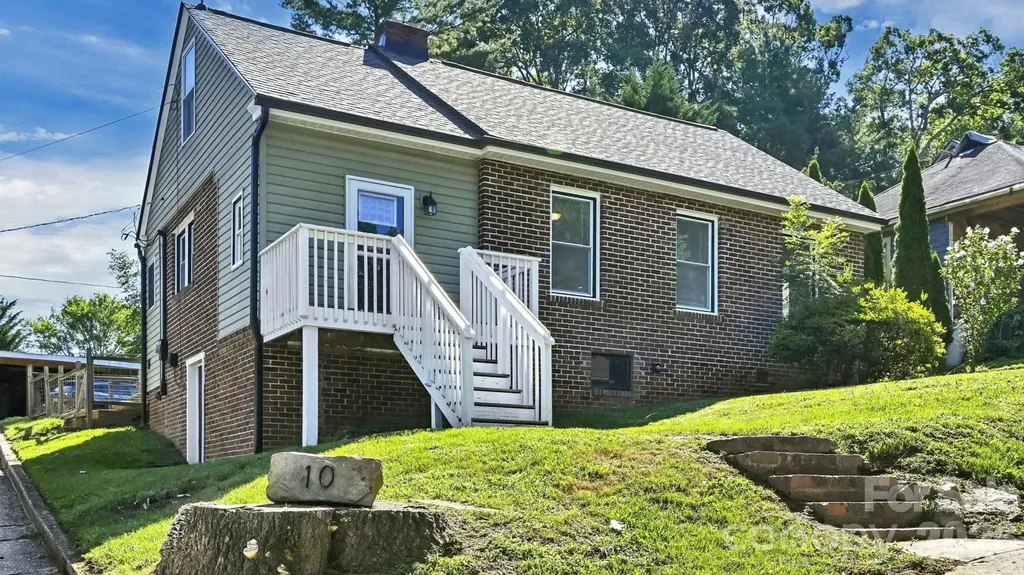 Candler NC, 10 Enka Oak Street
