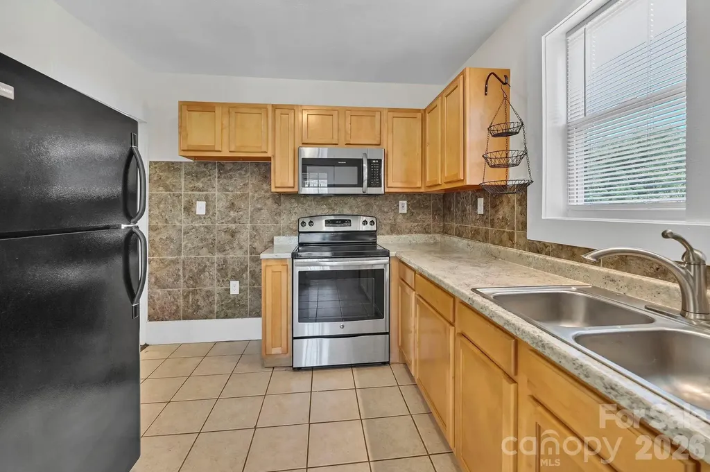 10 Enka Oak Street Candler NC 28715