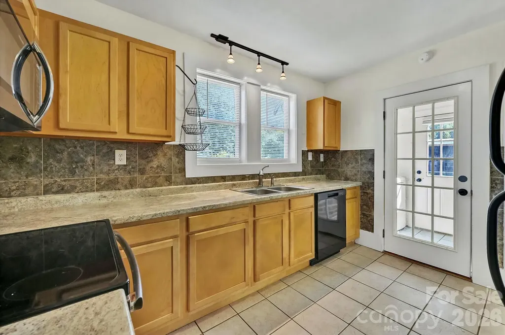 10 Enka Oak Street Candler NC 28715