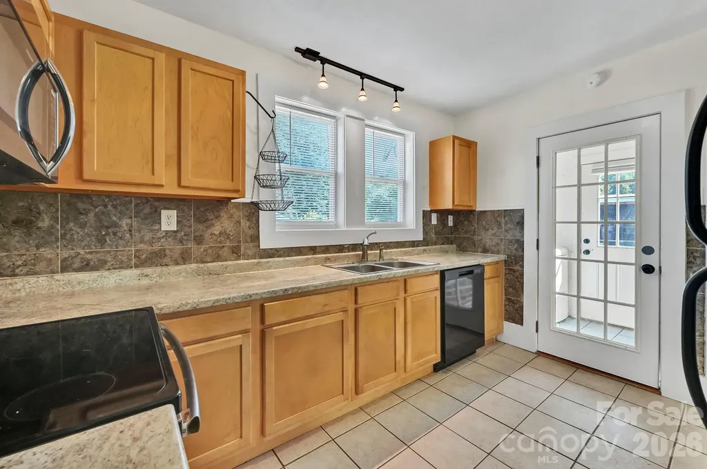 10 Enka Oak Street Candler NC 28715